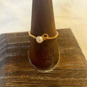 Delicate Gold Ring with Pearl Accent – Minimalist Elegance Size 8